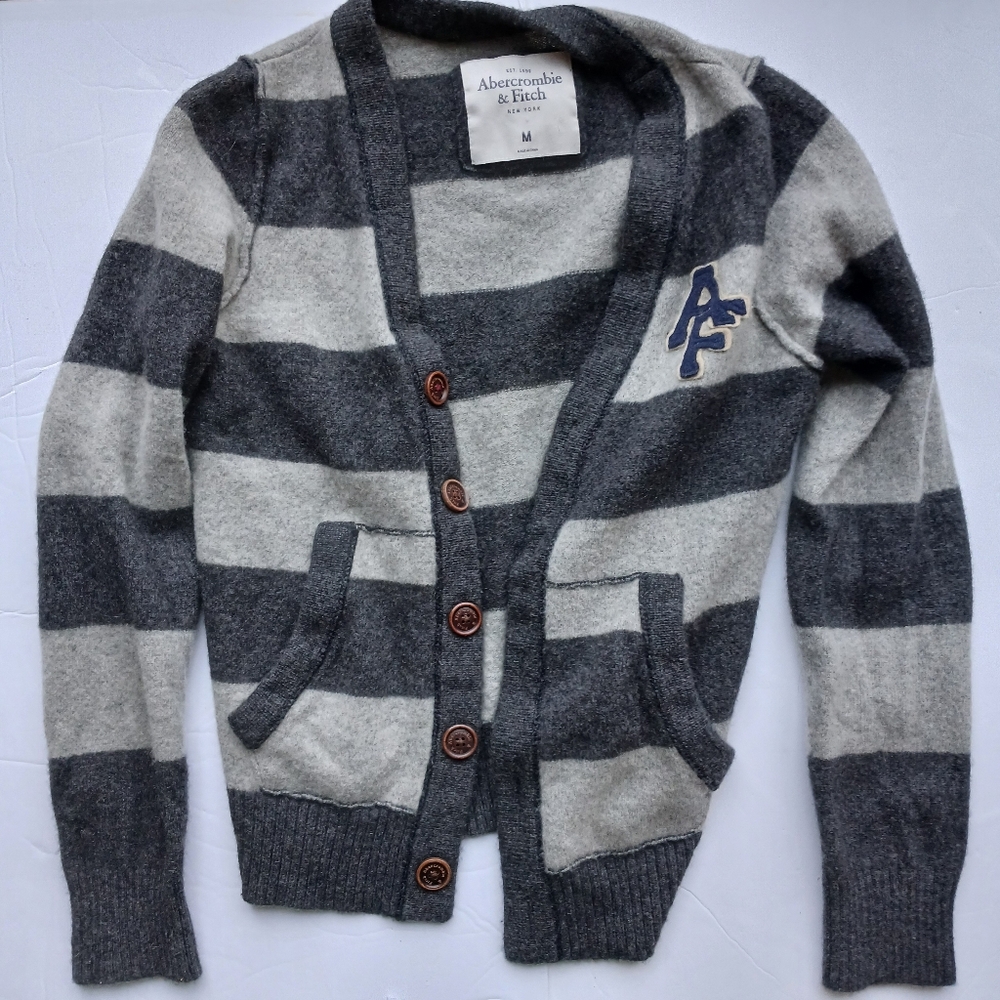 Abercrombie & Fitch Gray Cardigan with Bold Checkered Design